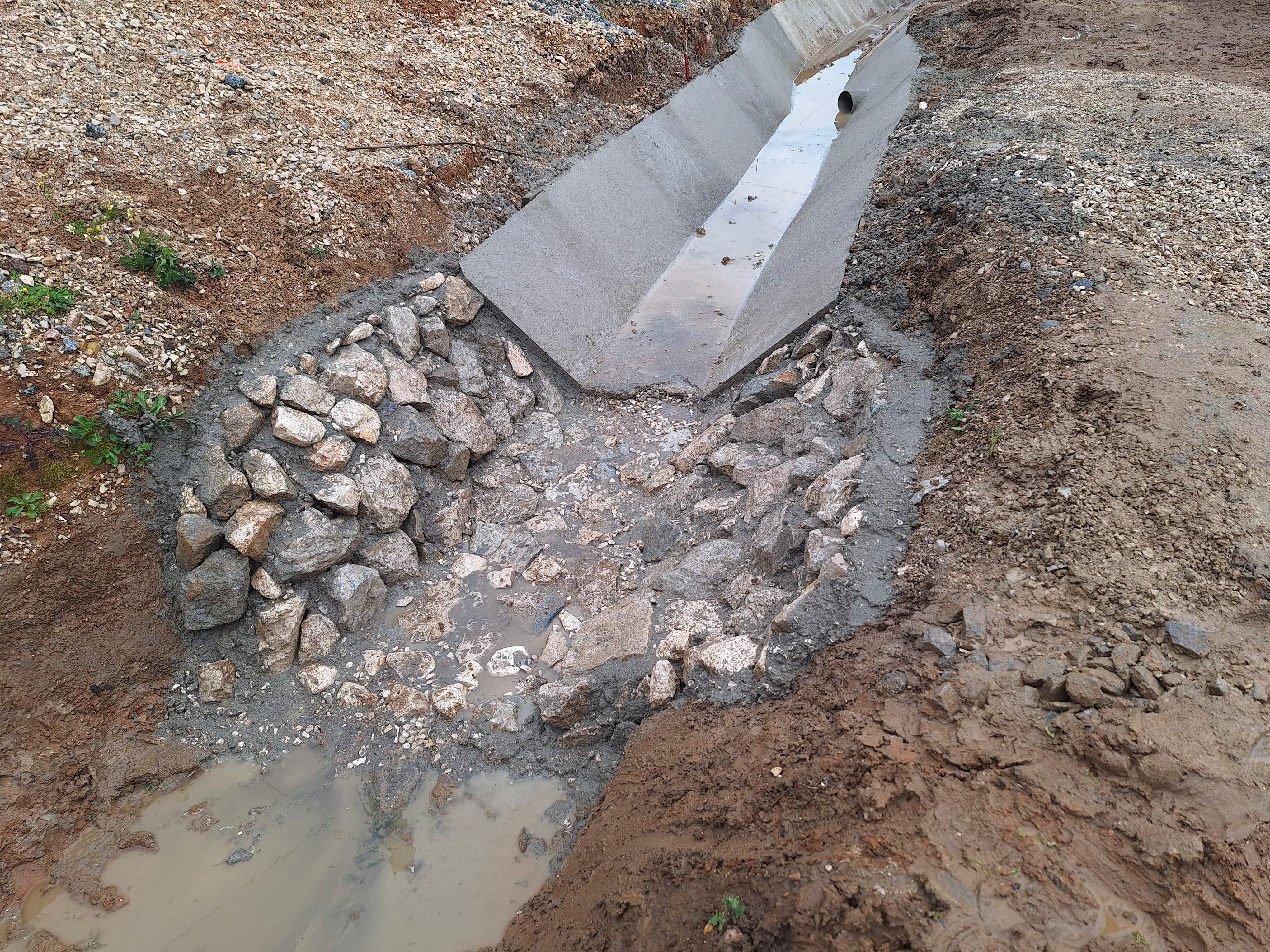 Limpeza de terrenos e terraplanagem - PTV